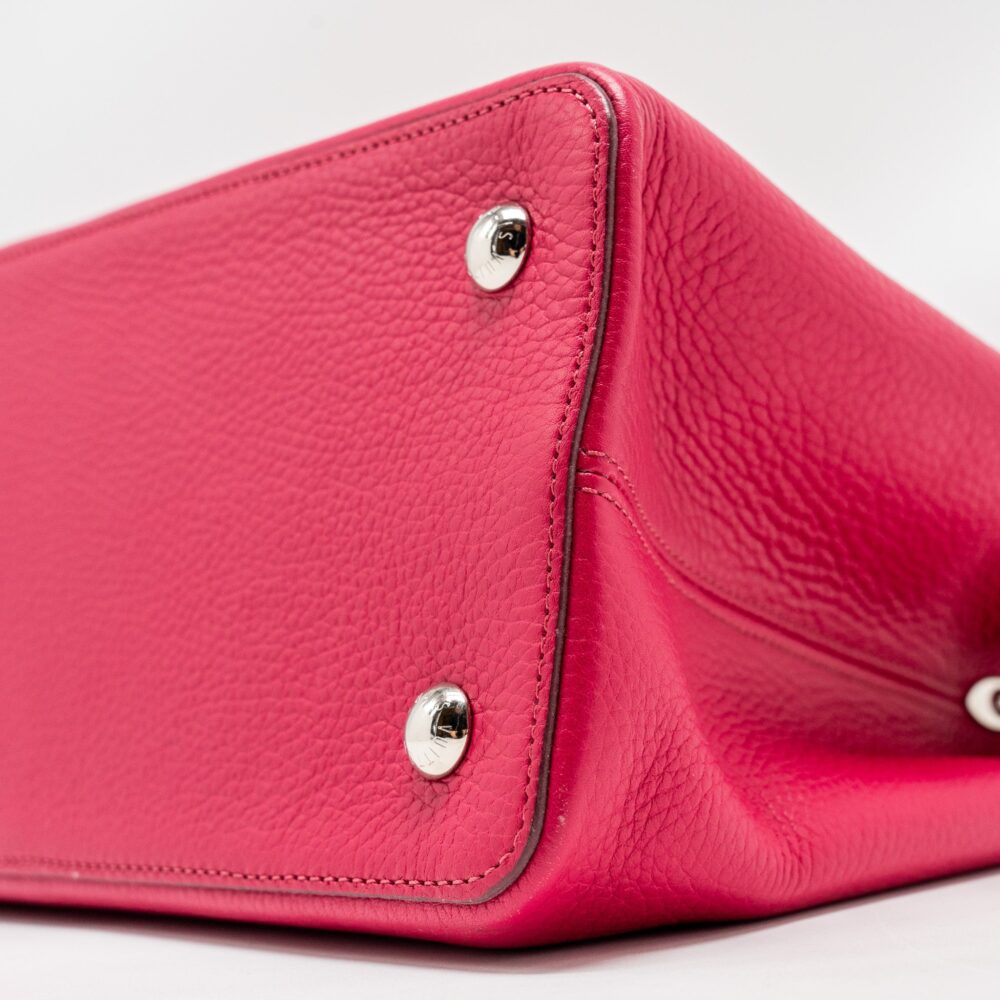 AAA Replica Louis Vuitton LV CAPUCINES TAURILLON HOT PINK SHW