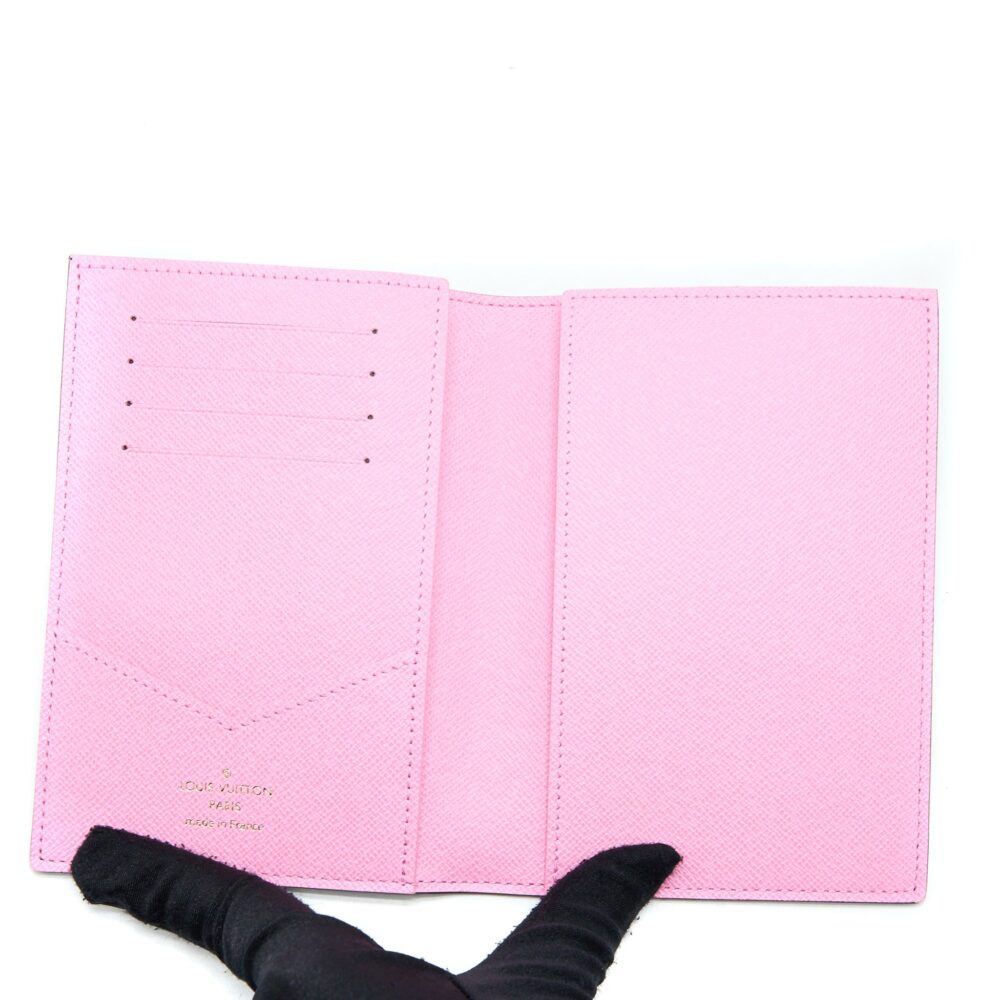 AAA Replica Louis Vuitton LV VIVIENNE HOLIDAYS PASSPORT COVER MONOGRAM CANVAS (NEW VERSION)