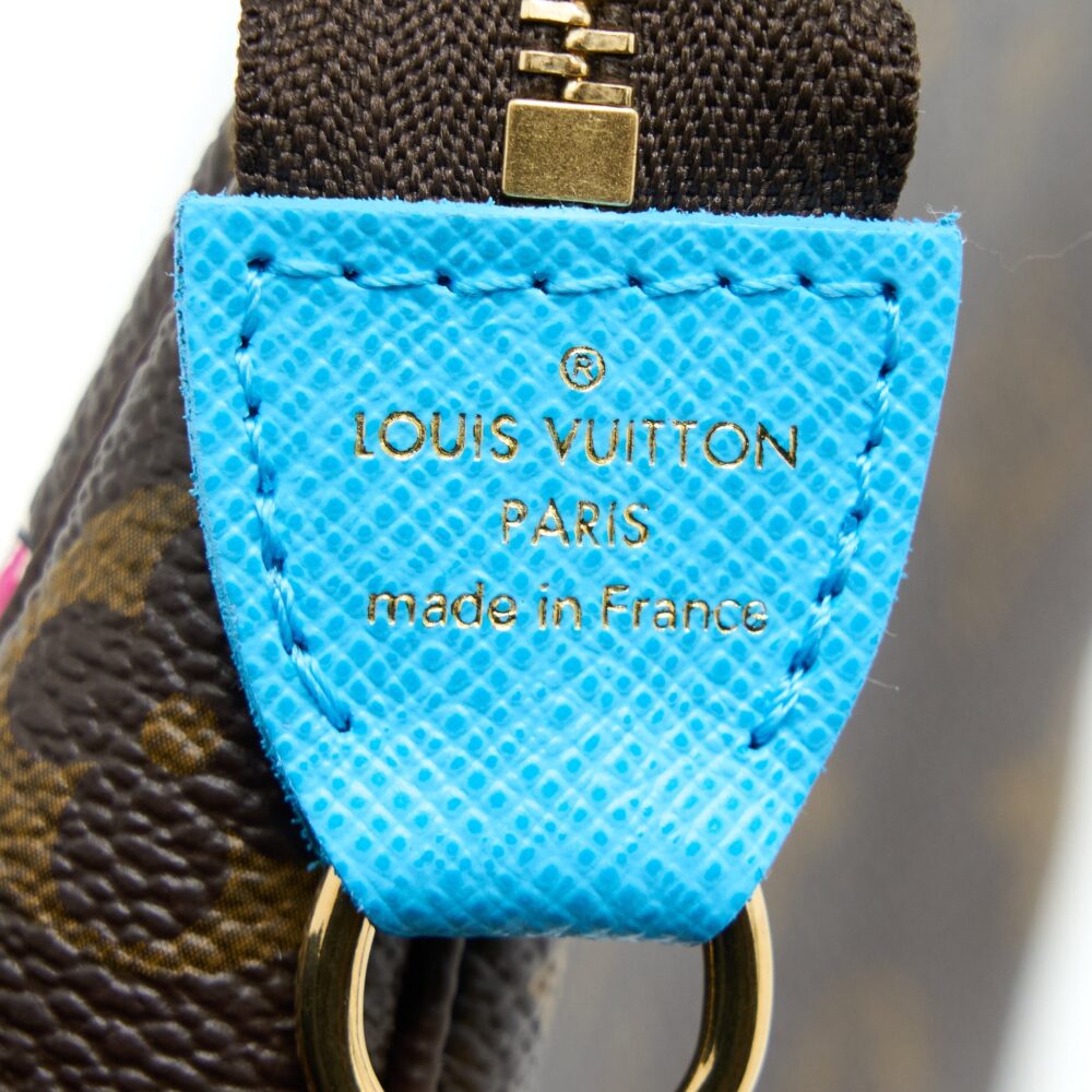 AAA Replica Louis Vuitton LV VIVIENNE HOLIDAYS MINI POCHETTE ACCESSORIES MONOGRAM CANVAS/MULTICOLOR GHW