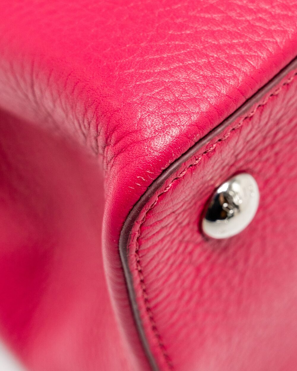 AAA Replica Louis Vuitton LV CAPUCINES TAURILLON HOT PINK SHW 