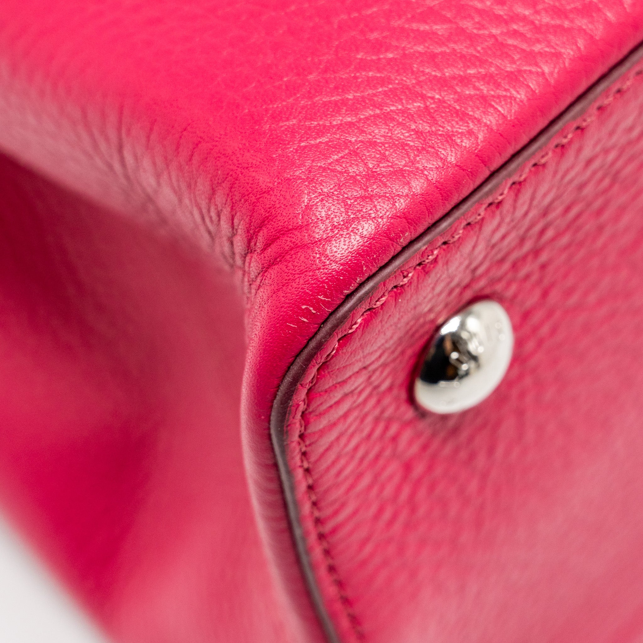 AAA Replica Louis Vuitton LV CAPUCINES TAURILLON HOT PINK SHW