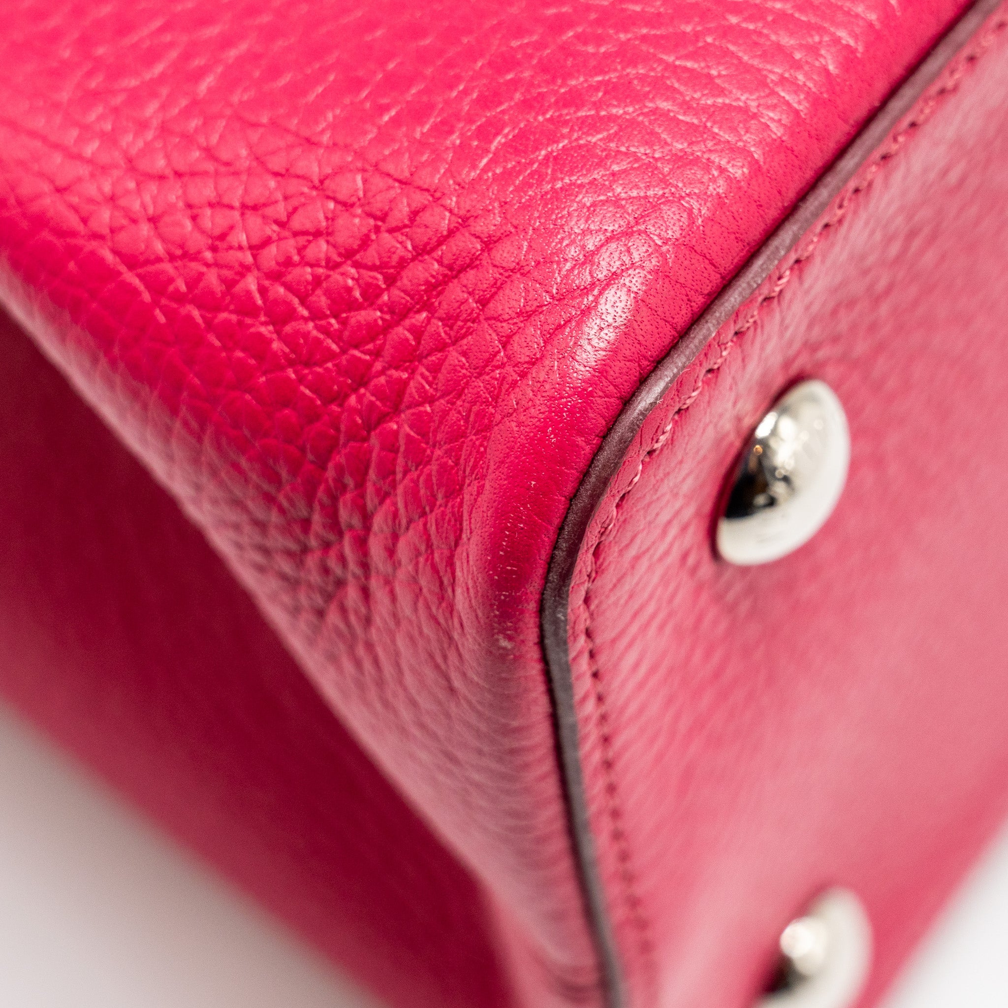 AAA Replica Louis Vuitton LV CAPUCINES TAURILLON HOT PINK SHW