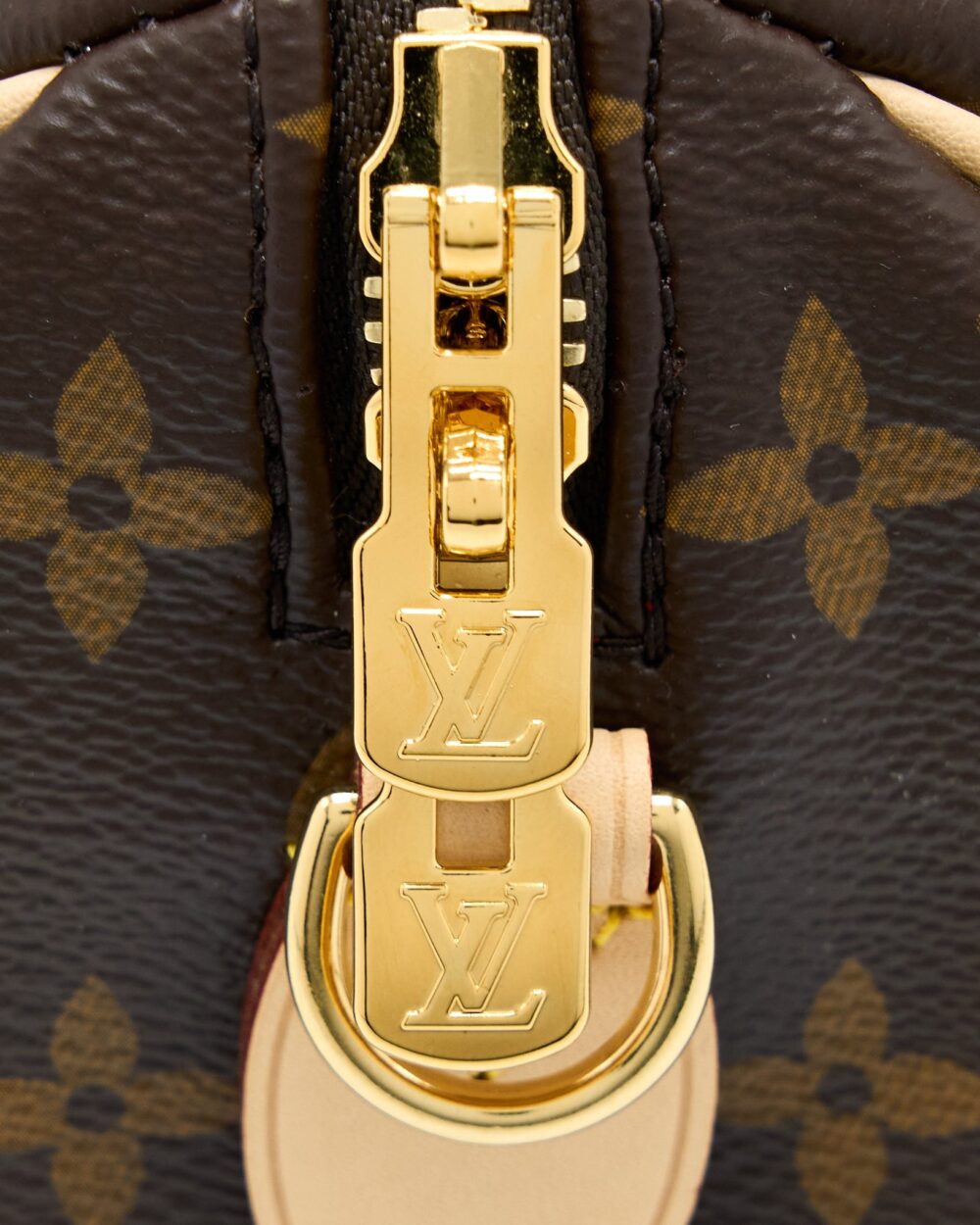 AAA Replica Louis Vuitton LV SPEEDY BANDOULIERE 20 MONOGRAM CANVAS WITH FUCHSIA STRAP GHW