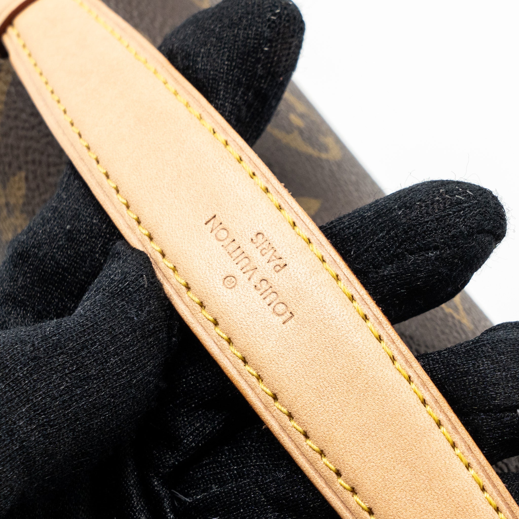 AAA Replica Louis Vuitton LV POCHETTE MÉTIS MONOGRAM CANVAS GHW