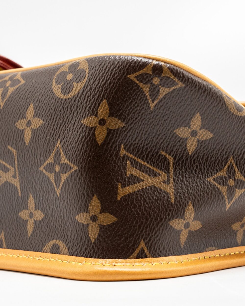 AAA Replica Louis Vuitton LV DIANE BAG WITH FUCHSIA STRAP MONOGRAM CANVAS GHW
