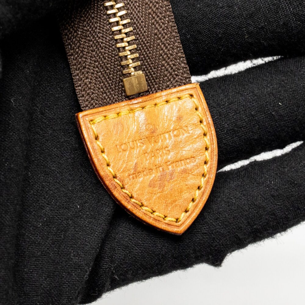 AAA Replica Louis Vuitton LV TOILETRY POCHETTE 26 MONOGRAM CANVAS GHW