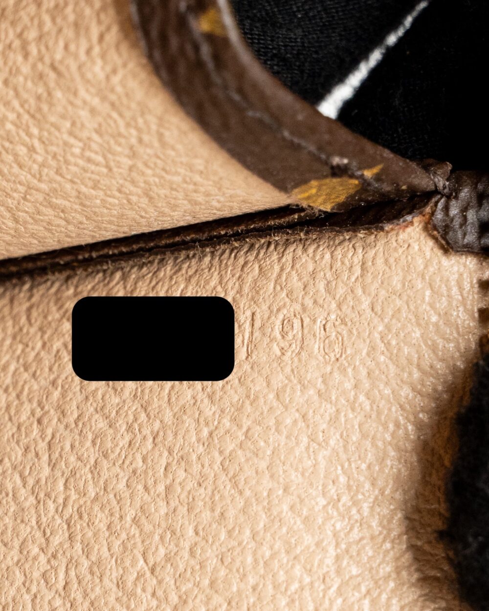 AAA Replica Louis Vuitton LV TOILETRY POCHETTE 26 MONOGRAM CANVAS GHW
