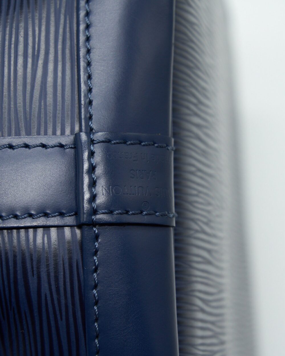 AAA Replica Louis Vuitton LV NOE BUCKET BAG EPI LEATHER NAVY SHW
