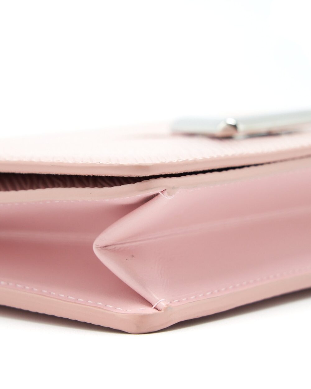 AAA Replica Louis Vuitton LV TWIST WALLET ON CHAIN EPI PINK SHW