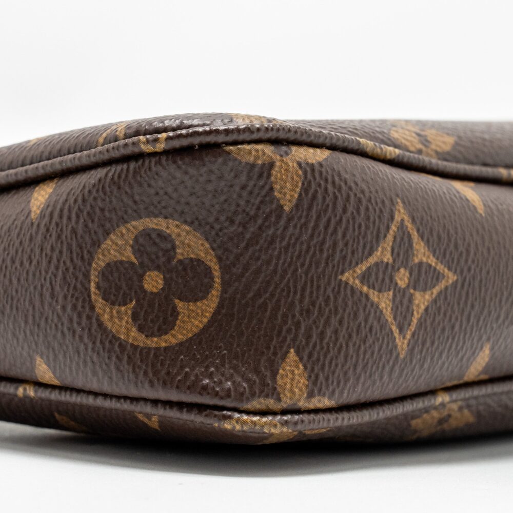 AAA Replica Louis Vuitton LV POCHETTE ACCESSORIES MONOGRAM CANVAS GHW