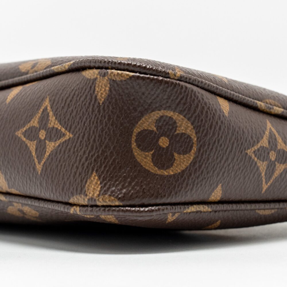 AAA Replica Louis Vuitton LV POCHETTE ACCESSORIES MONOGRAM CANVAS GHW