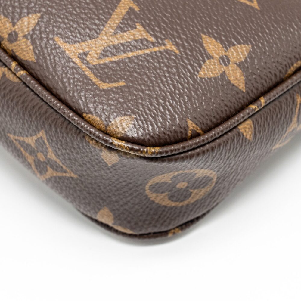 AAA Replica Louis Vuitton LV POCHETTE ACCESSORIES MONOGRAM CANVAS GHW