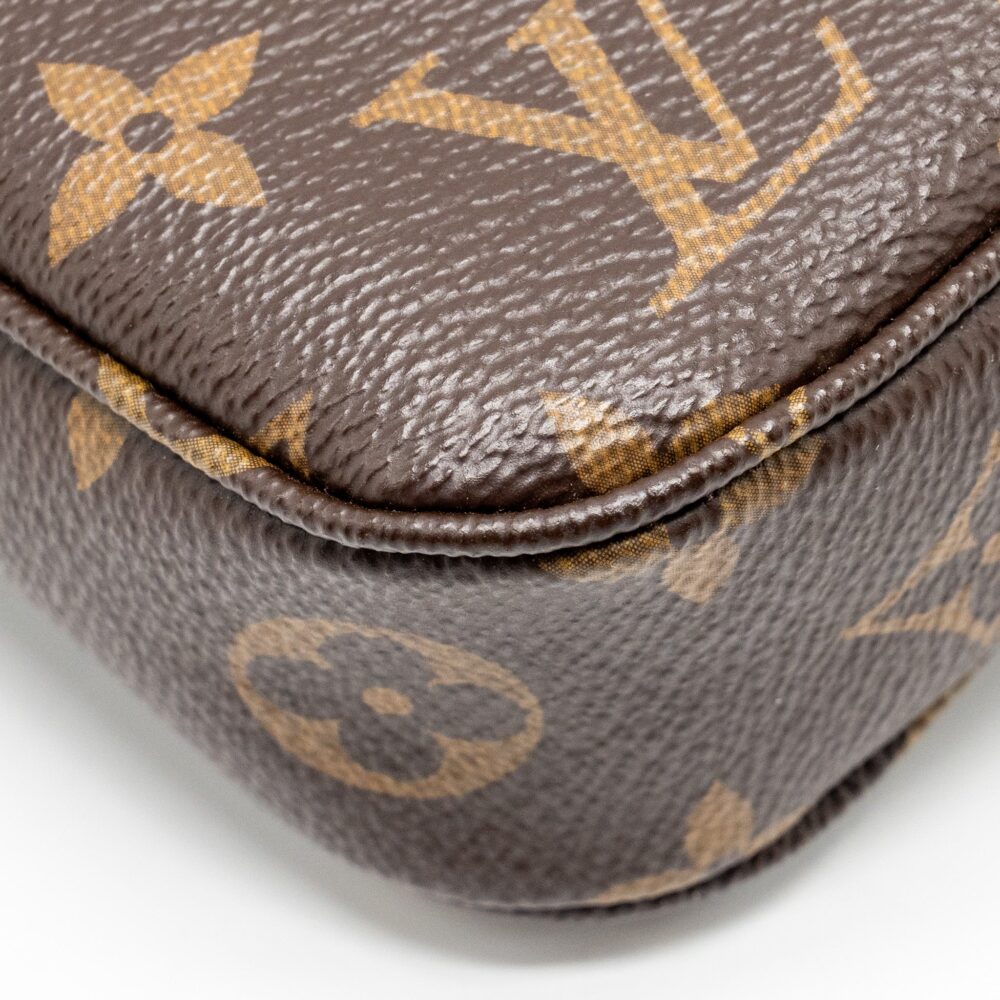 AAA Replica Louis Vuitton LV POCHETTE ACCESSORIES MONOGRAM CANVAS GHW