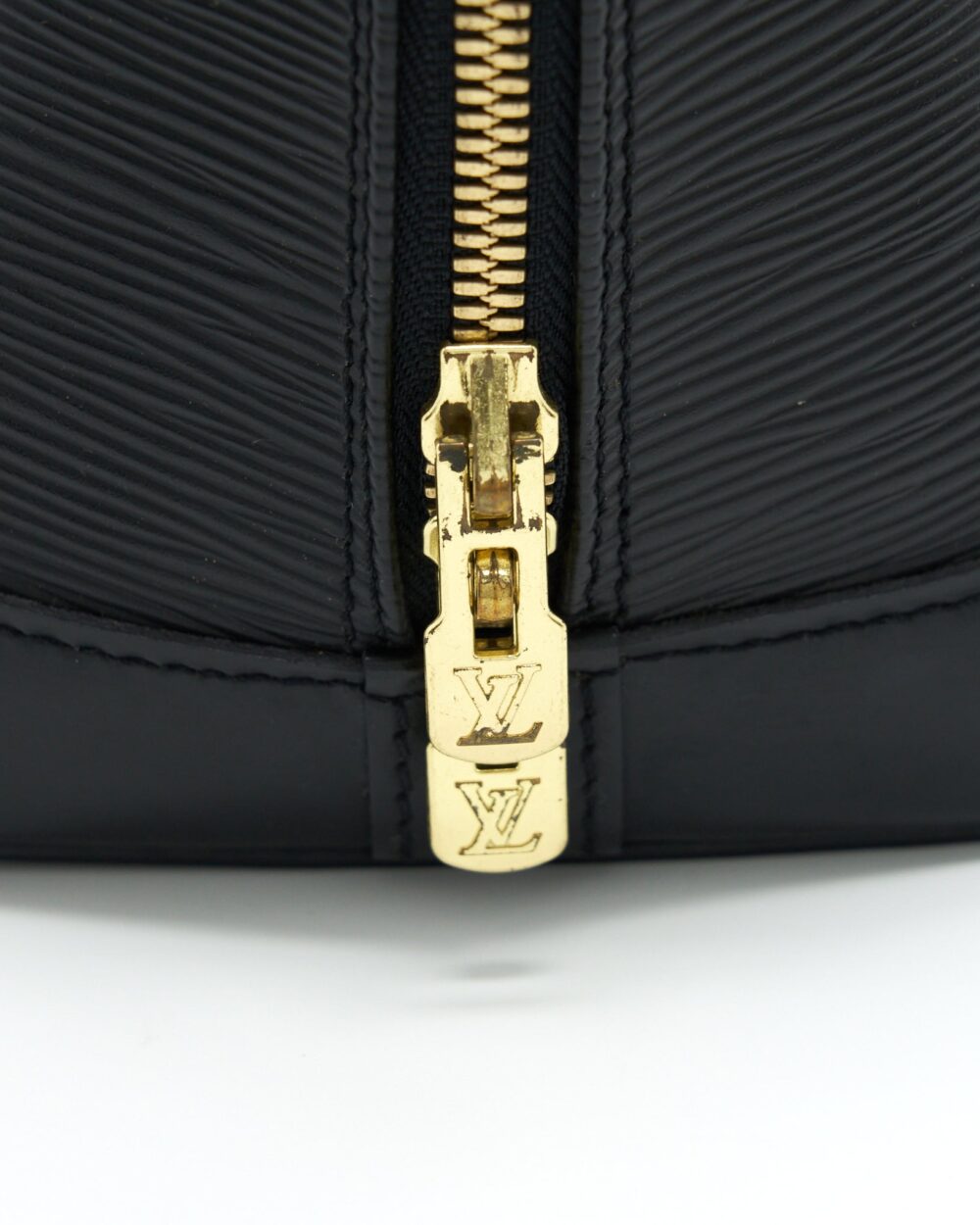 AAA Replica Louis Vuitton LV ALMA BAG EPI BLACK GHW