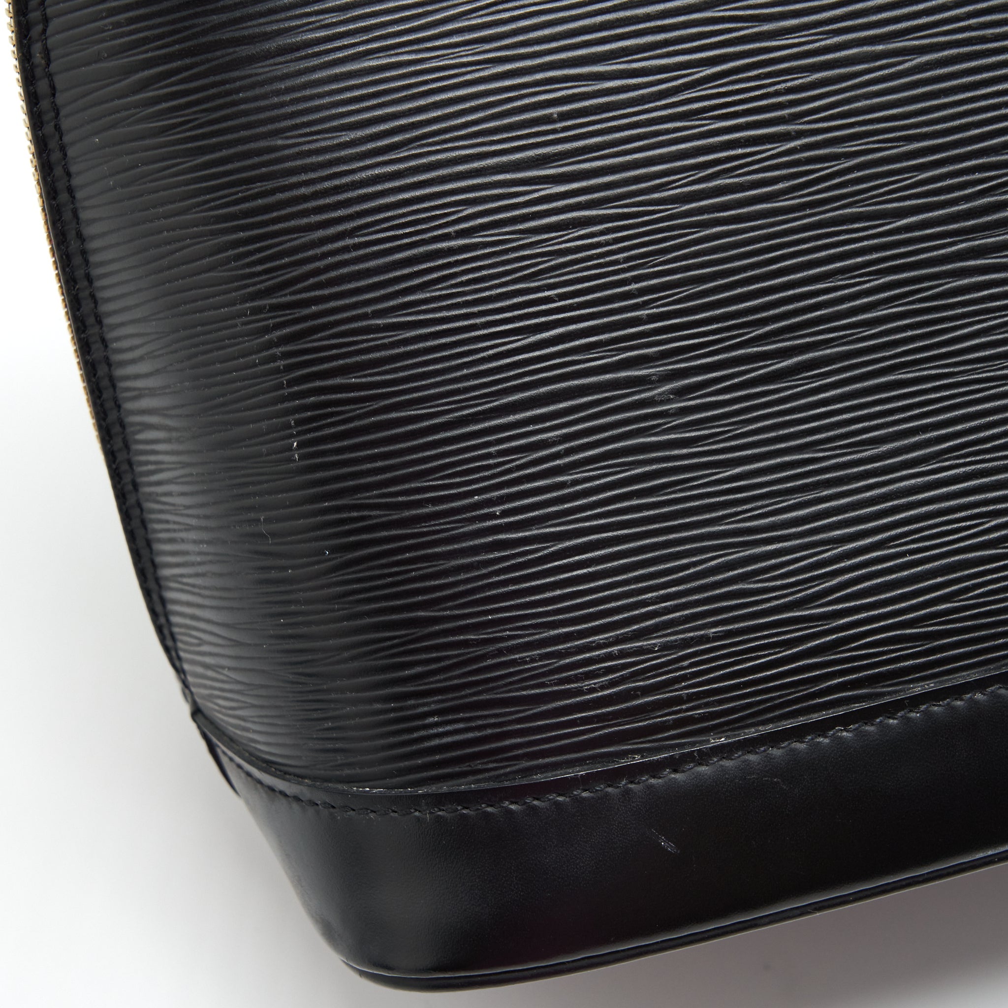 AAA Replica Louis Vuitton LV ALMA BAG EPI BLACK GHW
