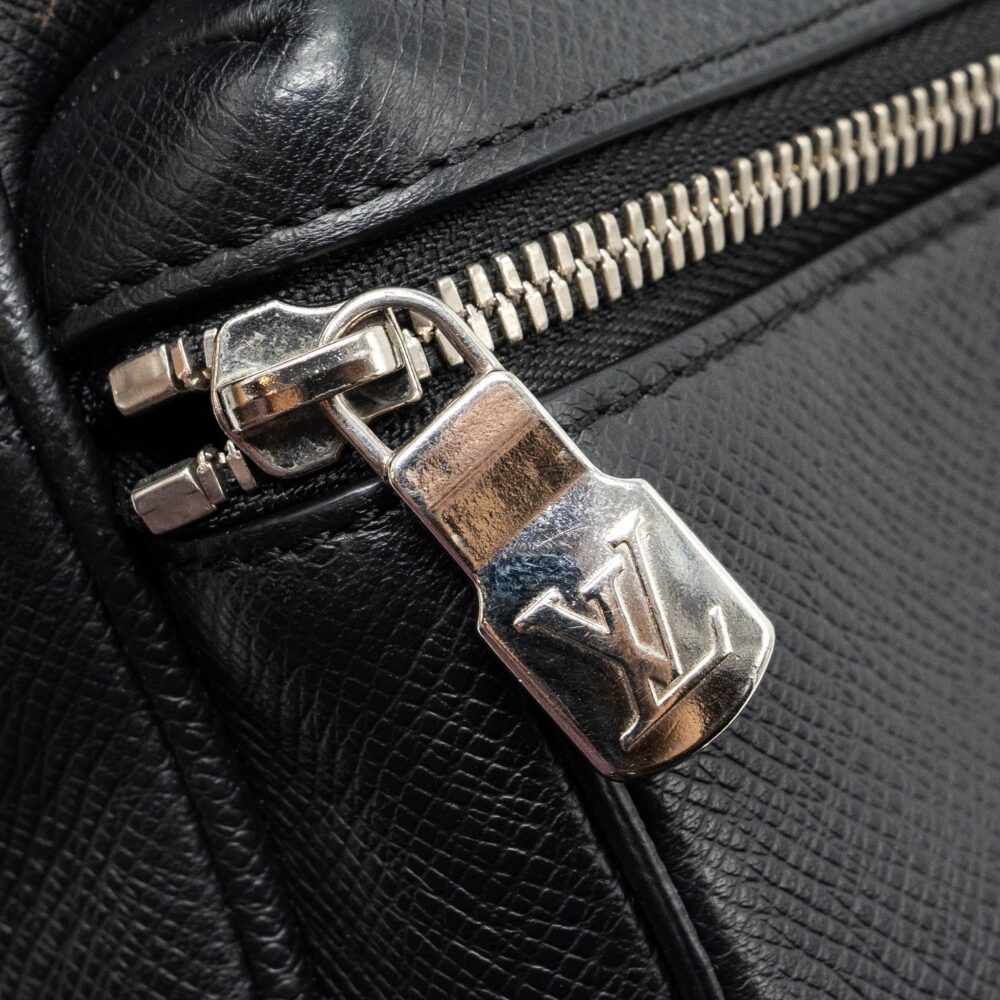 AAA Replica Louis Vuitton LV TAIGA BUM BAG OUTDOOR LEATHER BLACK SHW