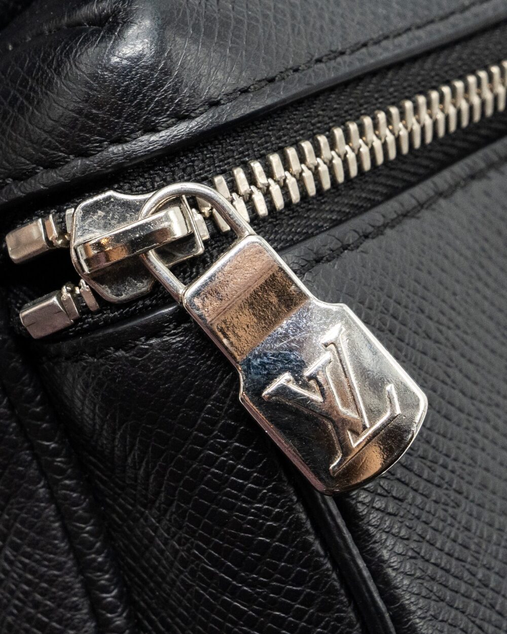AAA Replica Louis Vuitton LV TAIGA BUM BAG OUTDOOR LEATHER BLACK SHW