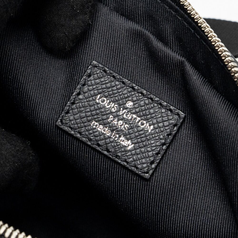 AAA Replica Louis Vuitton LV TAIGA BUM BAG OUTDOOR LEATHER BLACK SHW