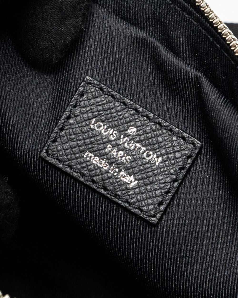 AAA Replica Louis Vuitton LV TAIGA BUM BAG OUTDOOR LEATHER BLACK SHW