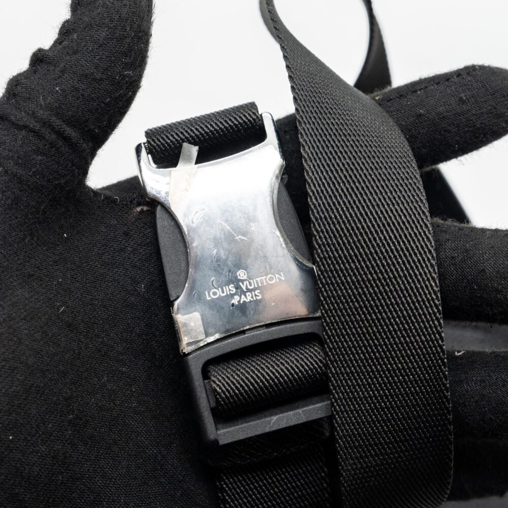 AAA Replica Louis Vuitton LV TAIGA BUM BAG OUTDOOR LEATHER BLACK SHW