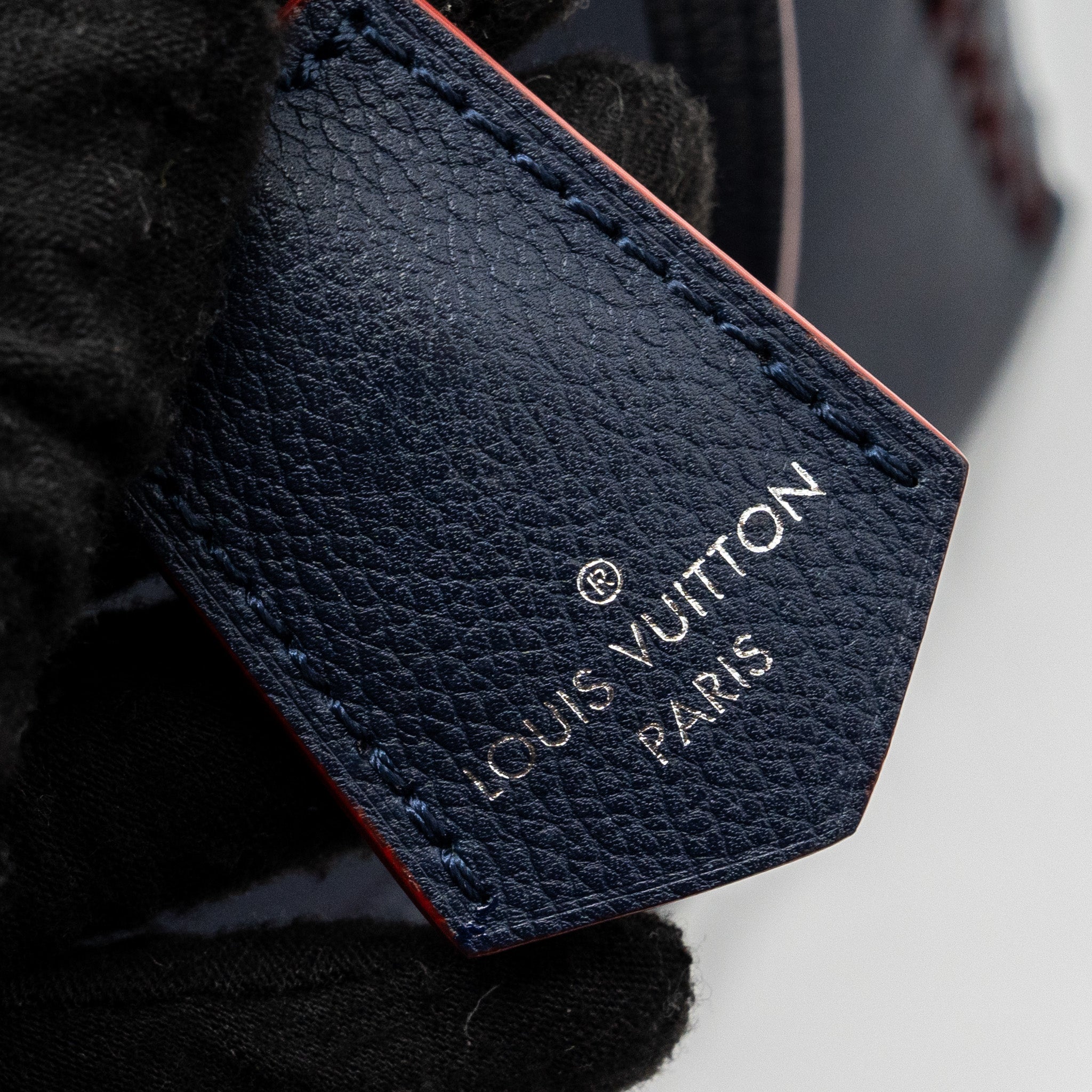 AAA Replica Louis Vuitton LV LOCK ME TOTE BAG CALFSKIN NAVY SHW