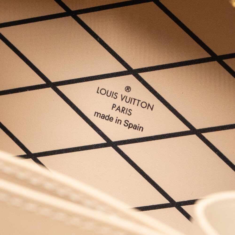 AAA Replica Louis Vuitton LV MINI BOÎTE CHAPEAU CANVAS MONOGRAM REVERSE GHW