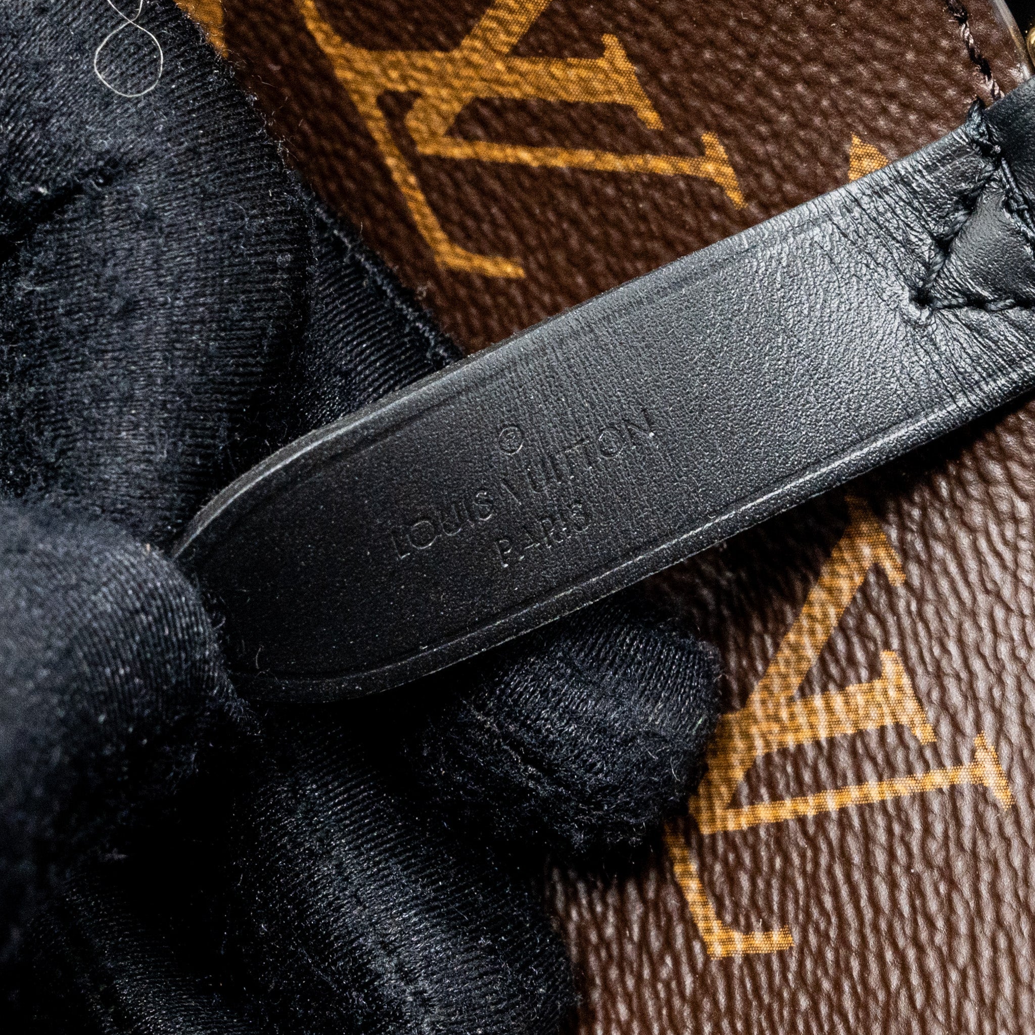 AAA Replica Louis Vuitton LV NEONOE MONOGRAM CANVAS BLACK GHW (NEW VERSION)