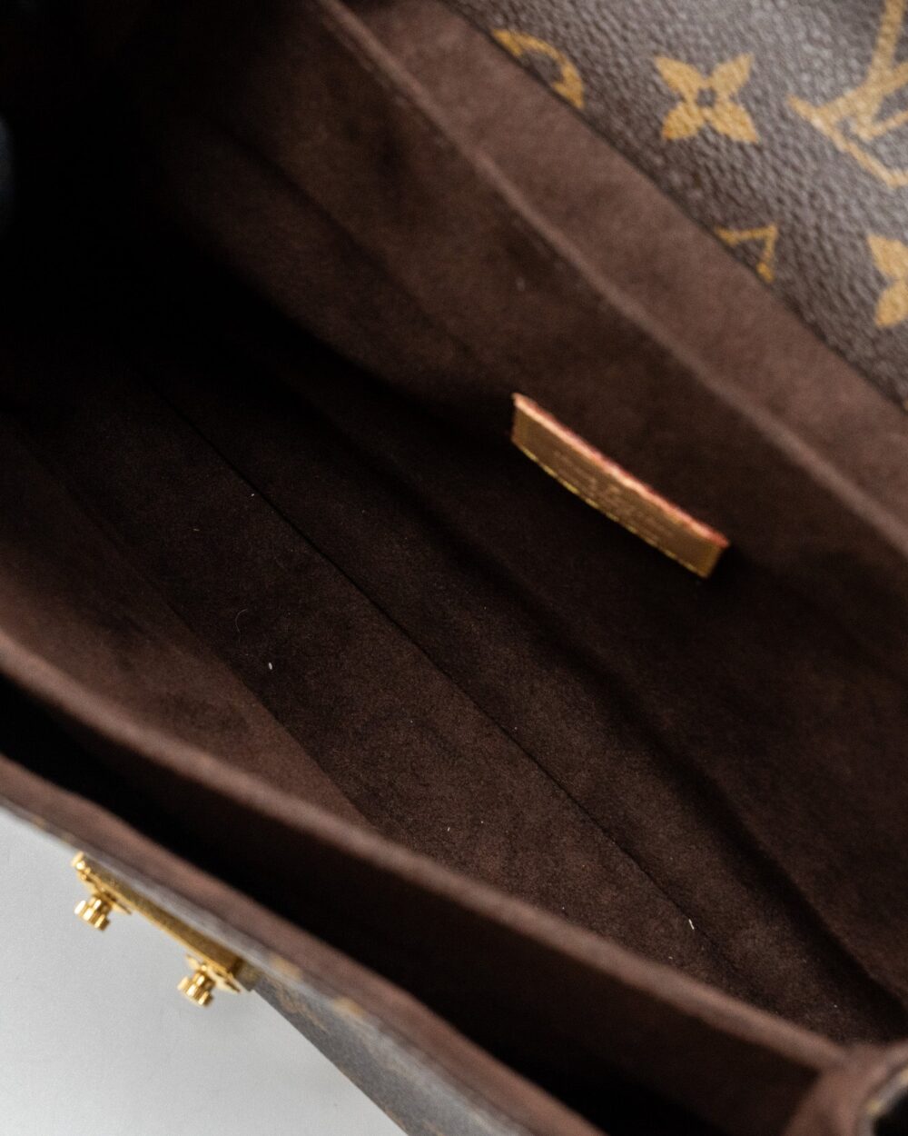AAA Replica Louis Vuitton LV POCHETTE MÉTIS MONOGRAM CANVAS GHW