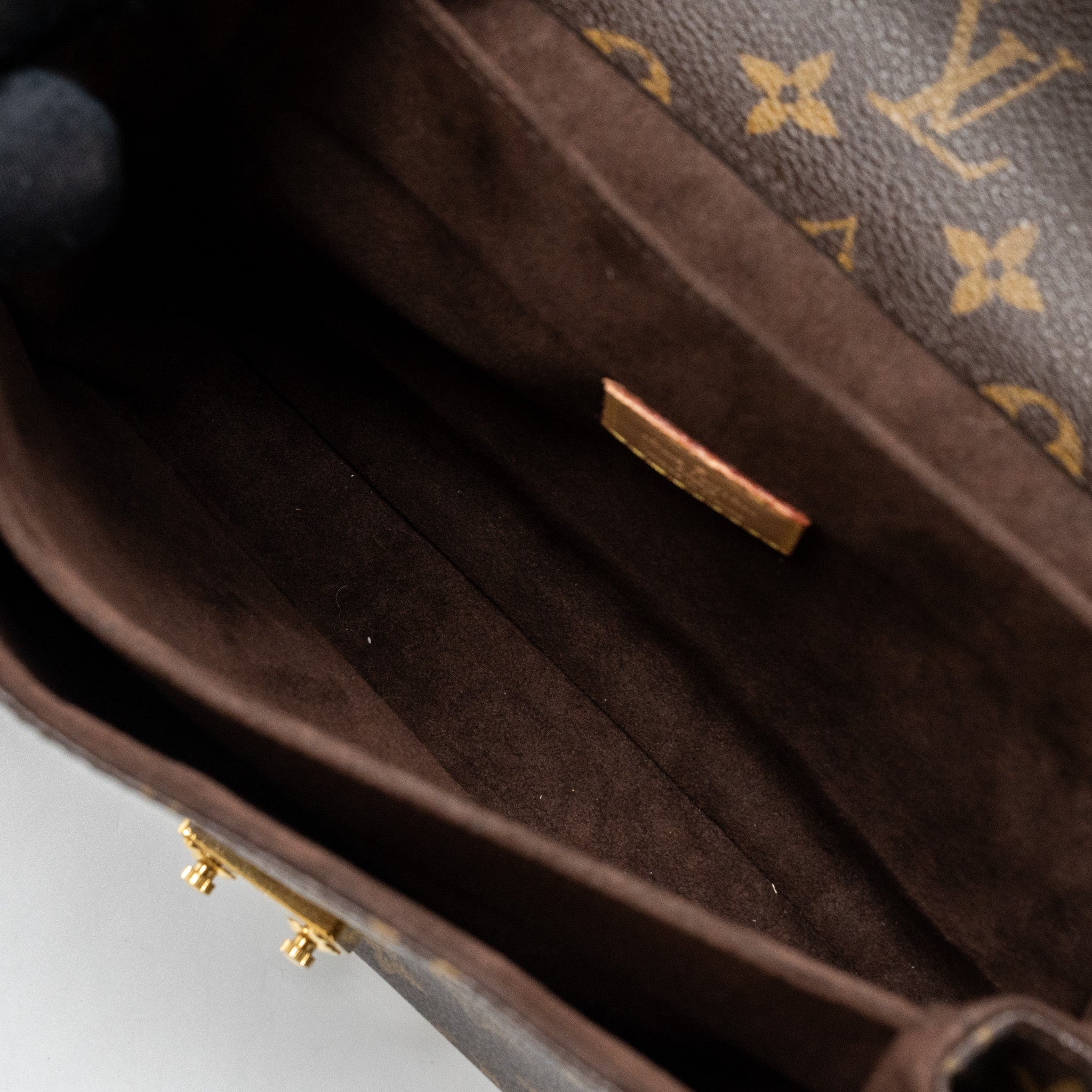 AAA Replica Louis Vuitton LV POCHETTE MÉTIS MONOGRAM CANVAS GHW