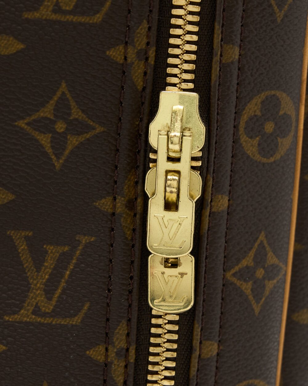 AAA Replica Louis Vuitton LV LARGE LUGGAGE BAG MONOGRAM CANVAS GHW