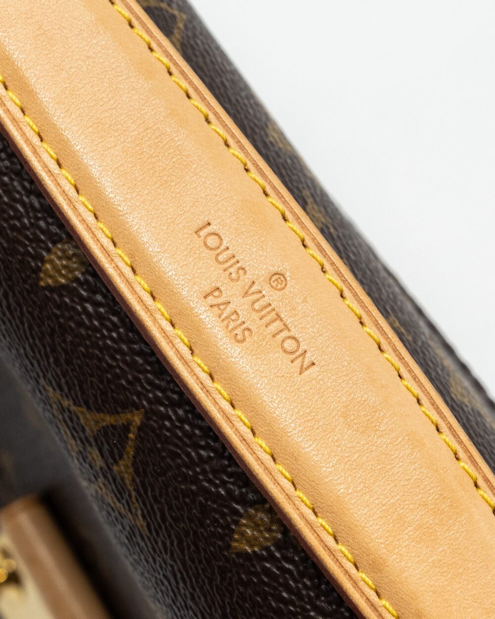 AAA Replica Louis Vuitton LV POCHETTE MÉTIS MONOGRAM CANVAS GHW