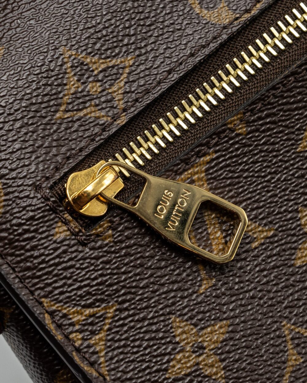 AAA Replica Louis Vuitton LV POCHETTE MÉTIS MONOGRAM CANVAS GHW