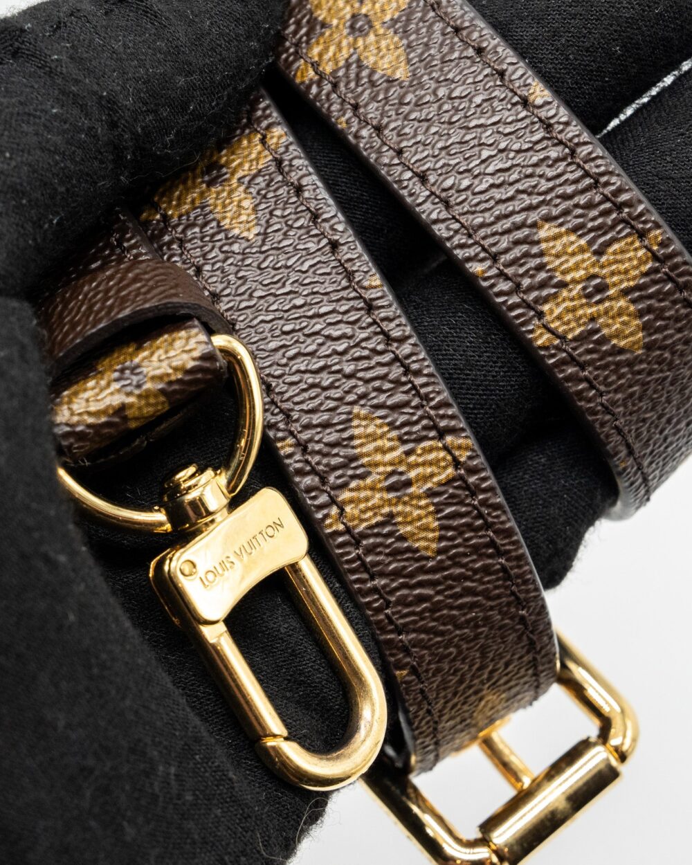 AAA Replica Louis Vuitton LV POCHETTE MÉTIS MONOGRAM CANVAS GHW