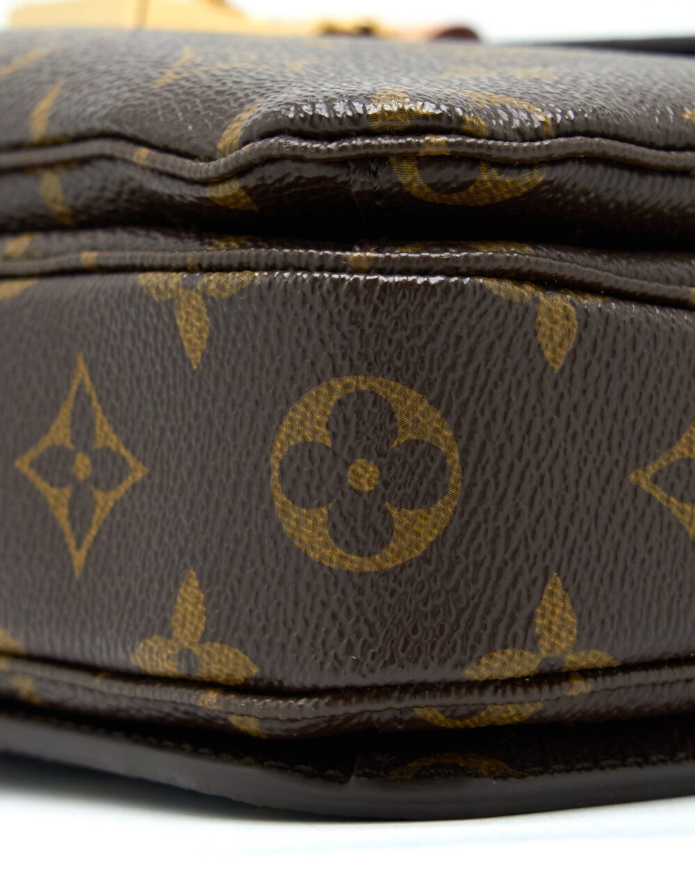 AAA Replica Louis Vuitton LV POCHETTE MÉTIS MONOGRAM CANVAS GHW