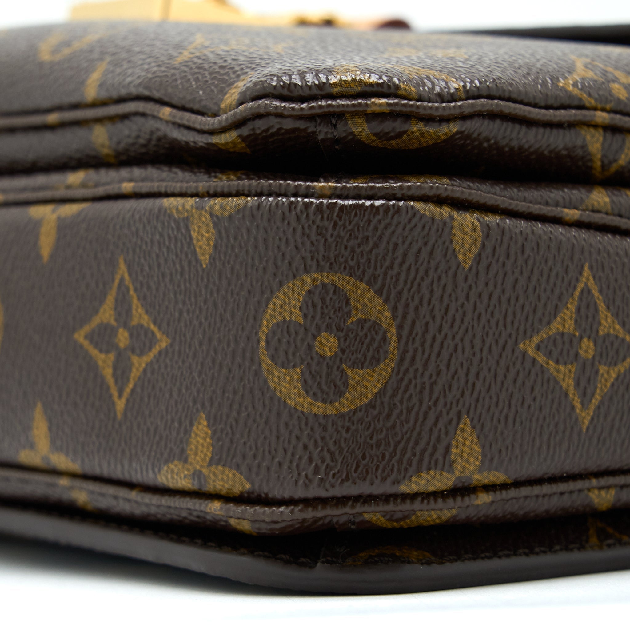 AAA Replica Louis Vuitton LV POCHETTE MÉTIS MONOGRAM CANVAS GHW