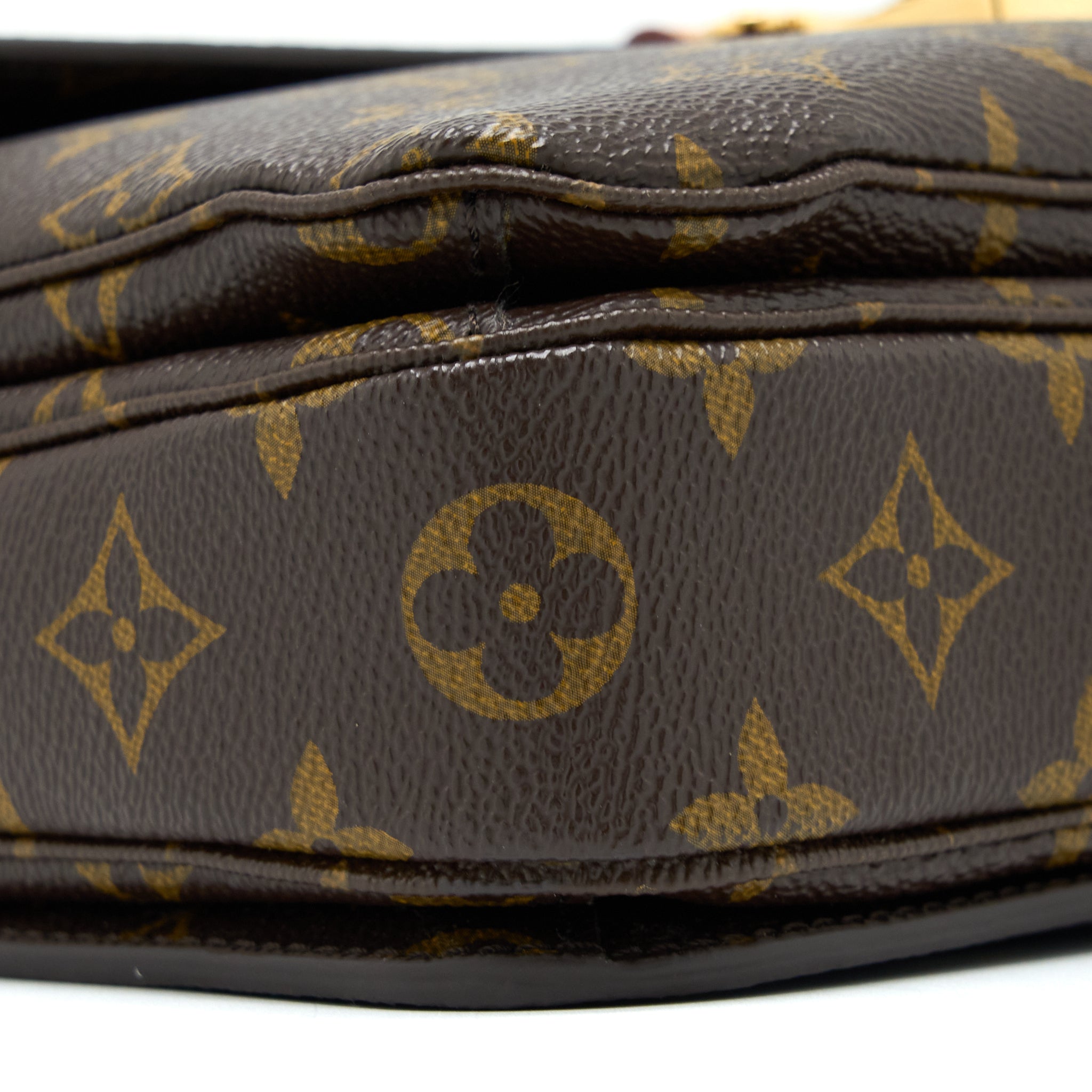 AAA Replica Louis Vuitton LV POCHETTE MÉTIS MONOGRAM CANVAS GHW