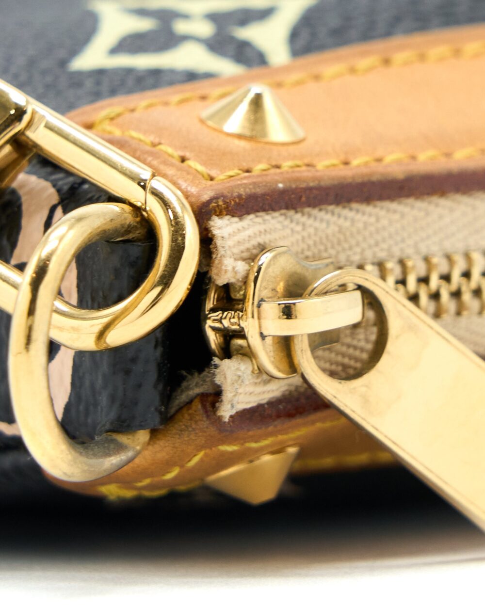 AAA Replica Louis Vuitton LV POCHETTE ACCESSORIES MONOGRAM CANVAS MULTICOLOUR GHW
