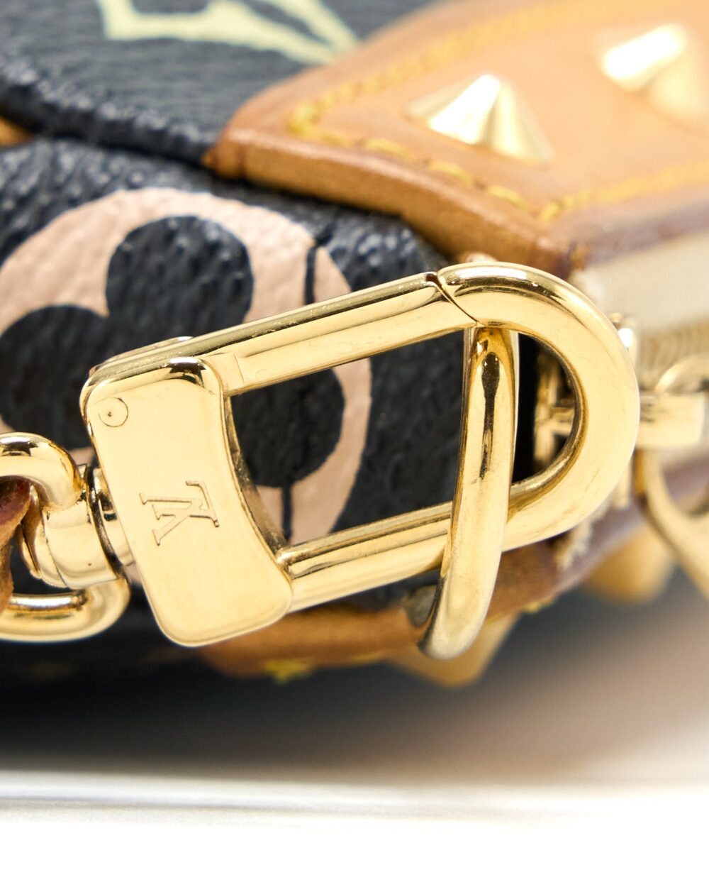 AAA Replica Louis Vuitton LV POCHETTE ACCESSORIES MONOGRAM CANVAS MULTICOLOUR GHW
