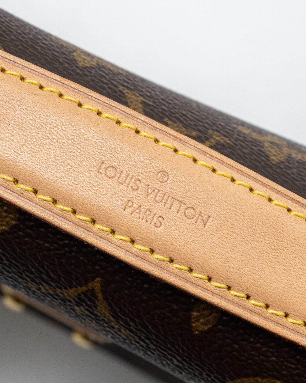 AAA Replica Louis Vuitton LV POCHETTE MÉTIS MONOGRAM CANVAS GHW