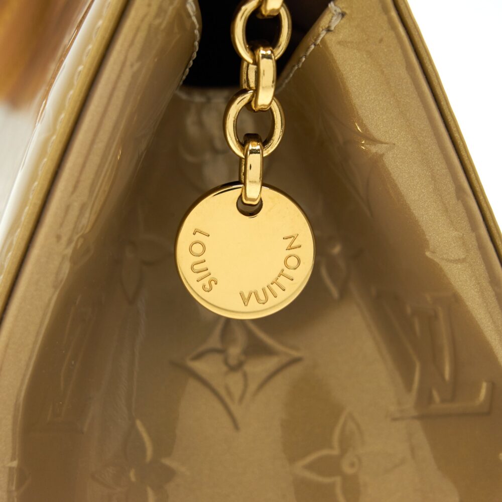 AAA Replica Louis Vuitton LV VERNIS BREA MM BEIGE POUDRE
