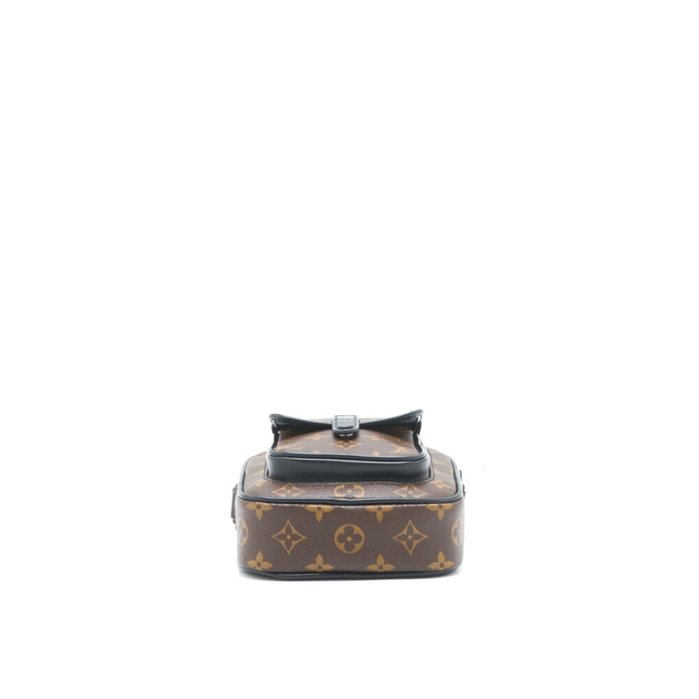 AAA Replica Louis Vuitton LV CROSS BODY CAMERA BAG MONOGRAM