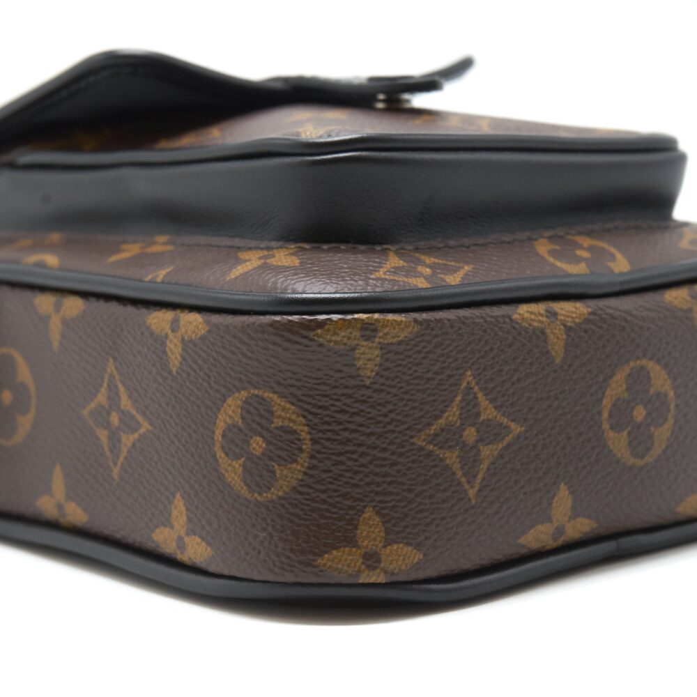 AAA Replica Louis Vuitton LV CROSS BODY CAMERA BAG MONOGRAM