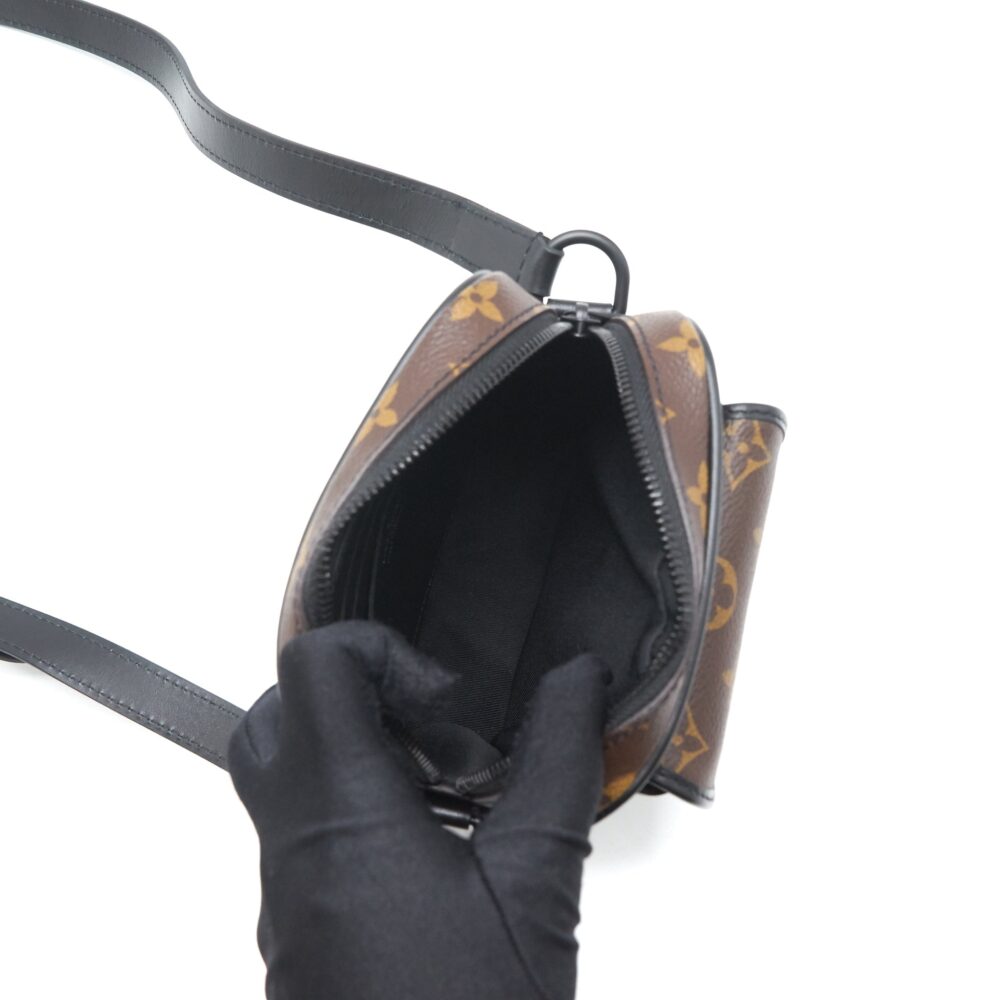 AAA Replica Louis Vuitton LV CROSS BODY CAMERA BAG MONOGRAM