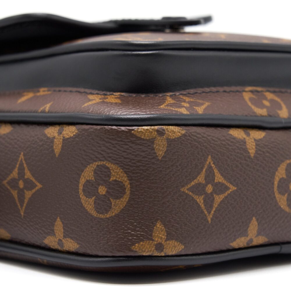 AAA Replica Louis Vuitton LV CHRISTOPHER WEARABLE WALLET