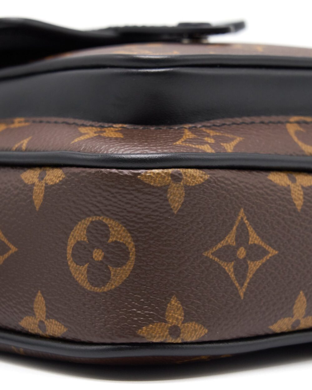 AAA Replica Louis Vuitton LV CHRISTOPHER WEARABLE WALLET