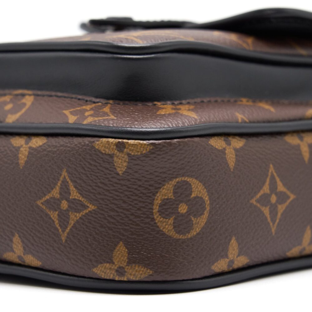 AAA Replica Louis Vuitton LV CHRISTOPHER WEARABLE WALLET