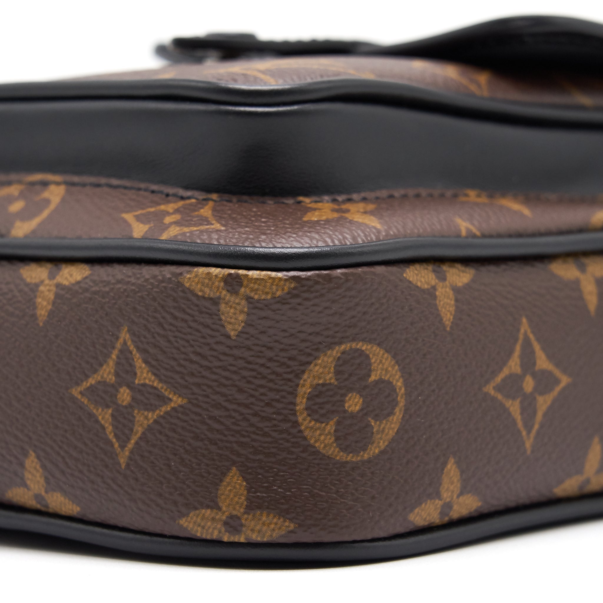 AAA Replica Louis Vuitton LV CHRISTOPHER WEARABLE WALLET