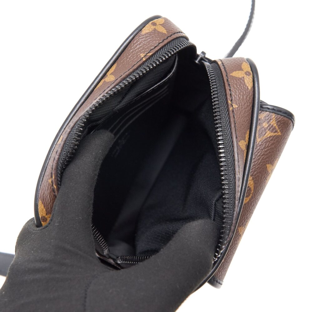 AAA Replica Louis Vuitton LV CHRISTOPHER WEARABLE WALLET