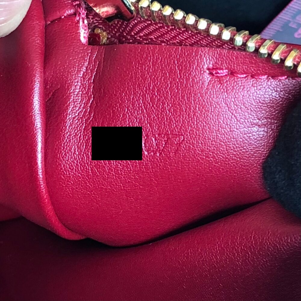 AAA Replica Louis Vuitton LV VINTAGE VERNIS PAPILLON BAG RED