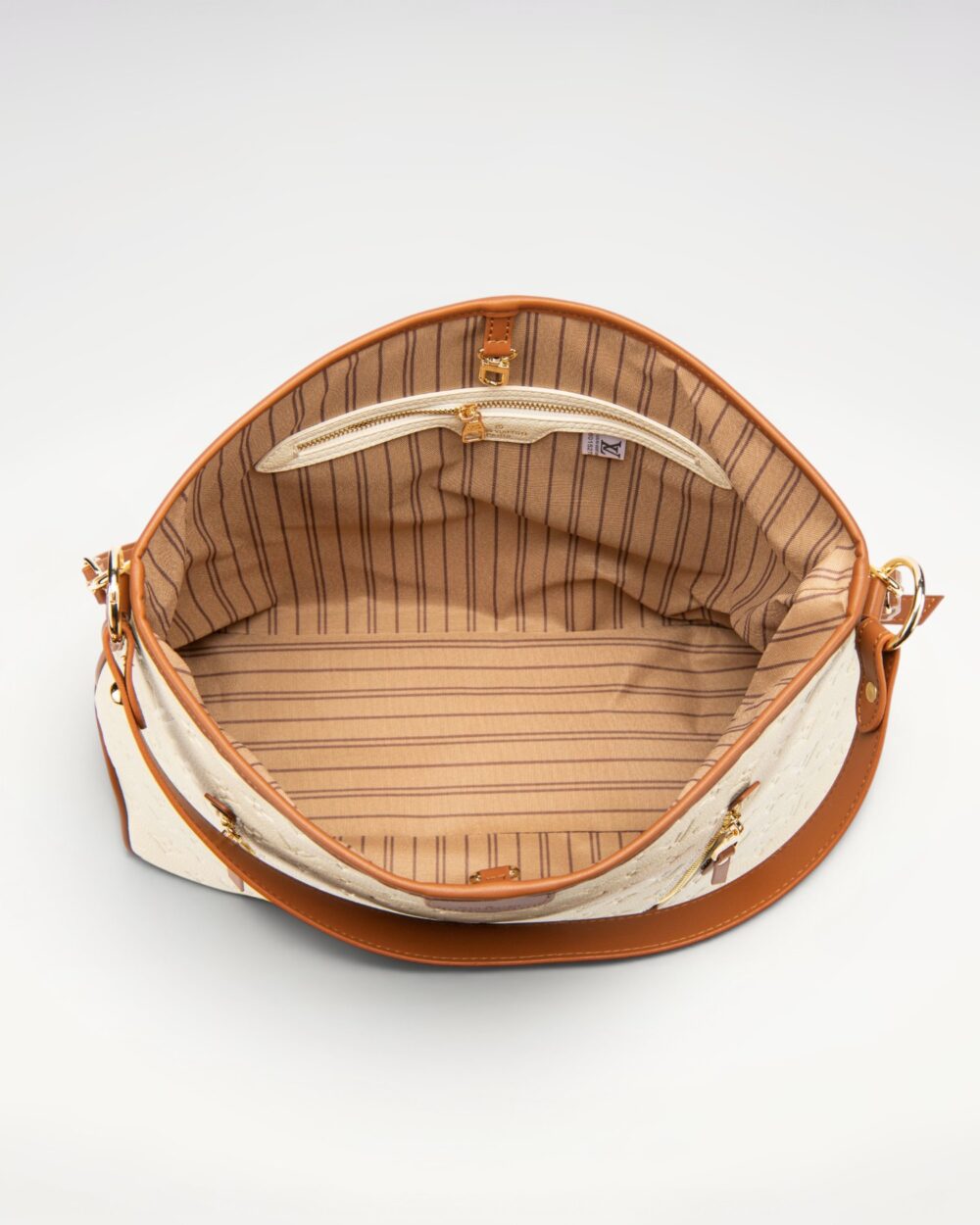 DBS-LC474 - Delightful MM Handbag Deal